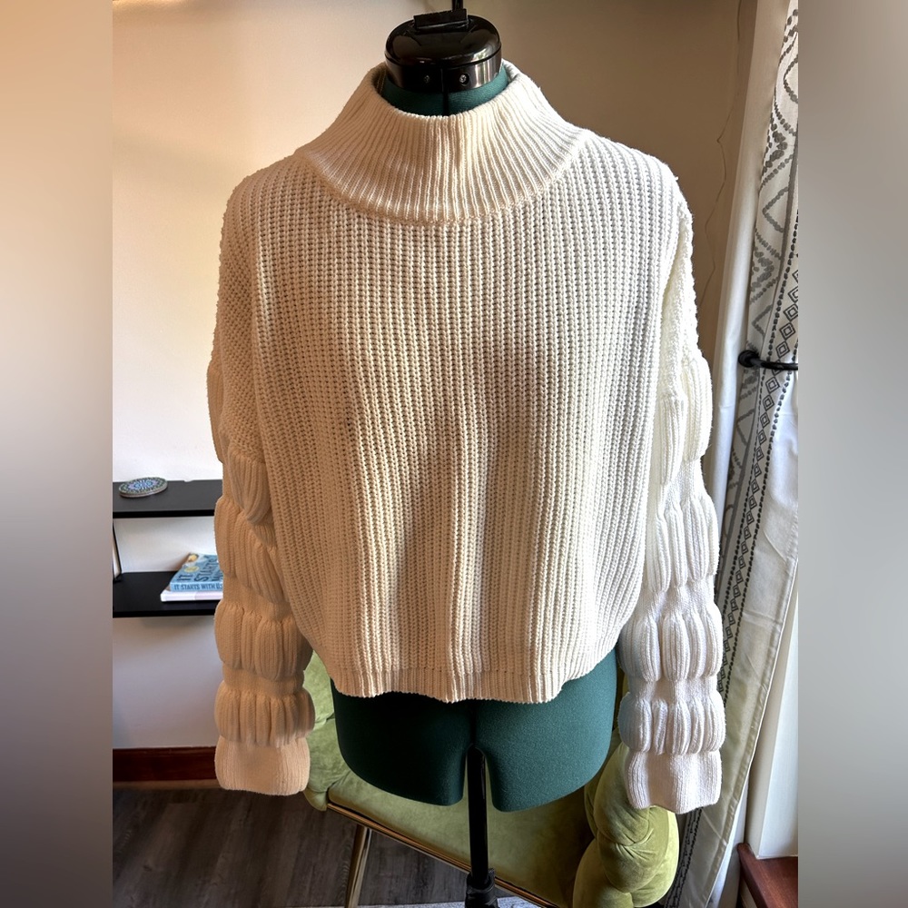 Kayla’s Armoire Puffy Sleeve Sweater Sz L